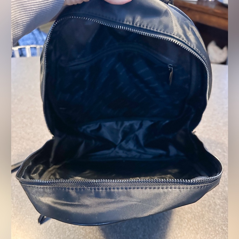 Versace Parfums Black Medusa
Logo Adjustable Strap Backpack Black - Picture 7 of 13